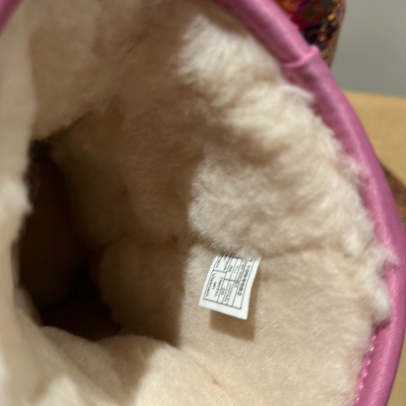 🌸NEW UGG BOOTS W CLASSIC SHORT SEQUIN Sz 8 WITH BOX. - Picture 7 of 16